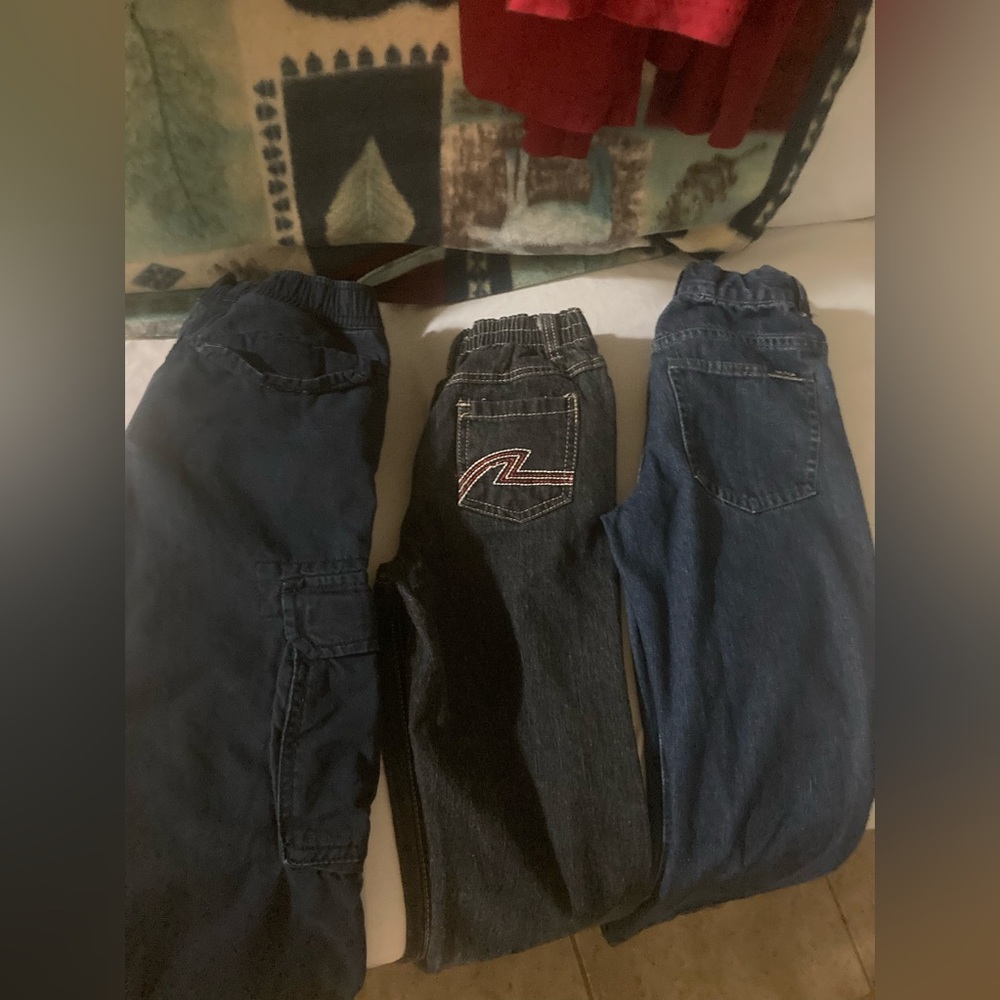 3 PAIR OF BLUE JEAN PANTS AND 1 PAIR OF SHORTS ALL SIZE 7